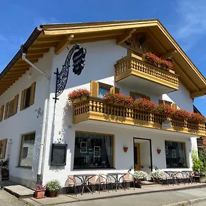 Gastehaus Veronika: Breakfast Buffet & Königscard Attractions Included Apartment